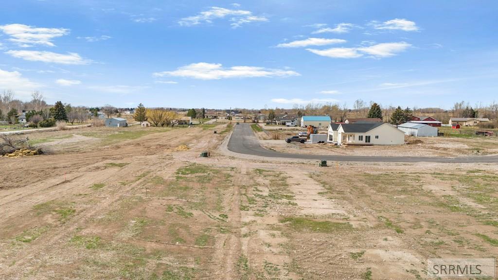 L3b1 E 228 N Property Photo 4