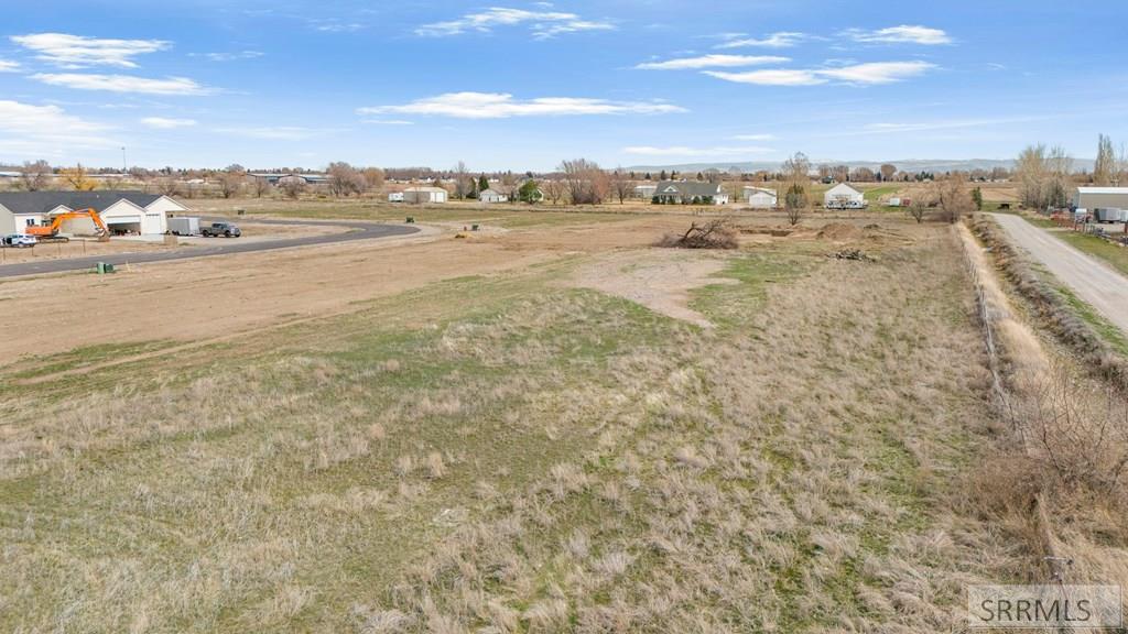 L5b1 E 228 N Property Photo 3