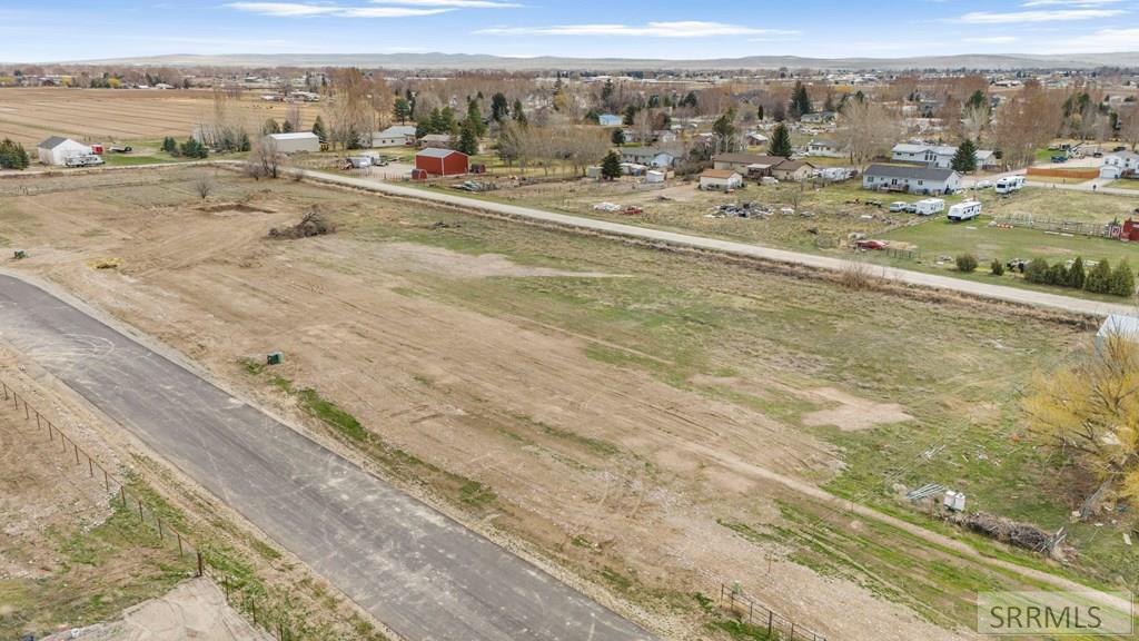 L5b1 E 228 N Property Photo 5