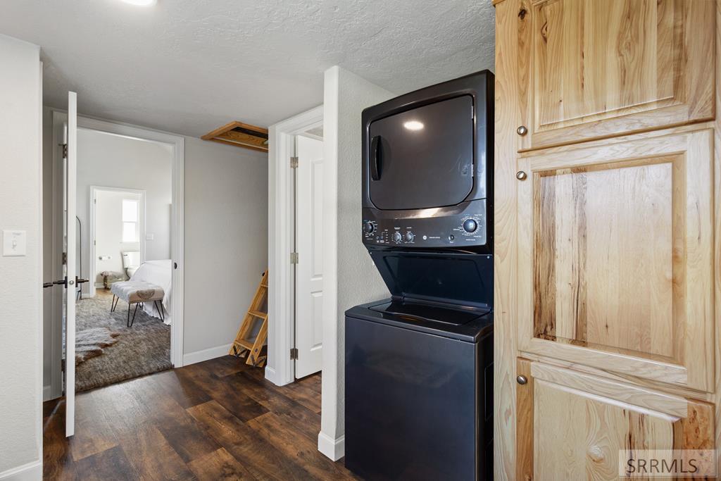 107 & 109 Willow Street Property Photo 12