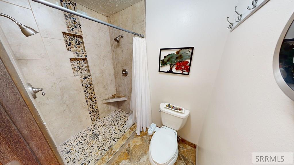 400 S 5th E Property Photo 15