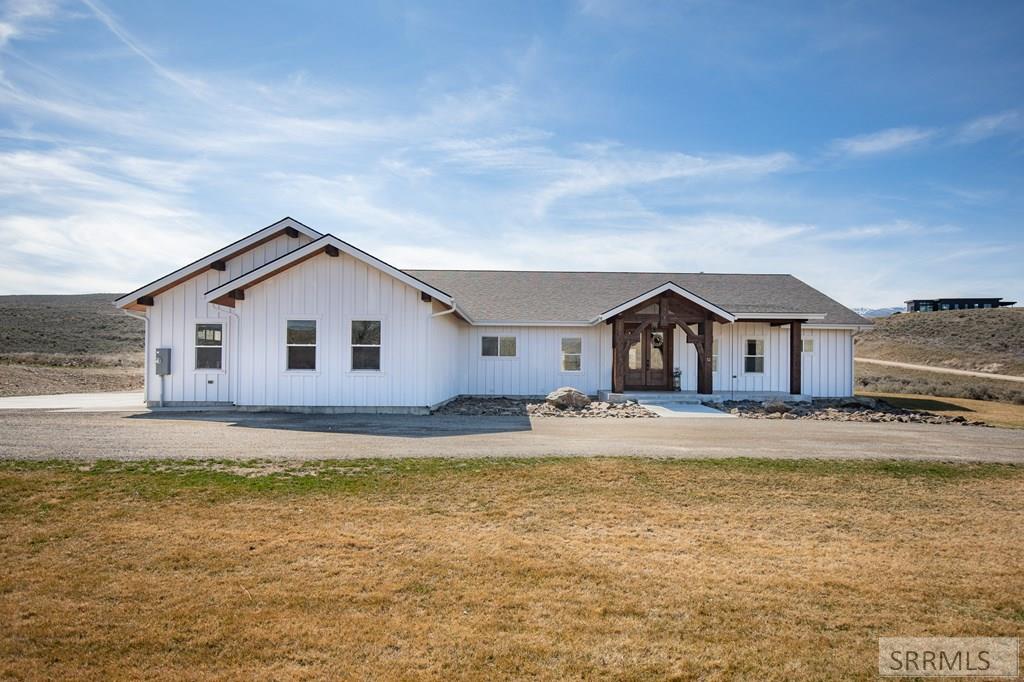 53 Black Hawk Drive Property Photo 3