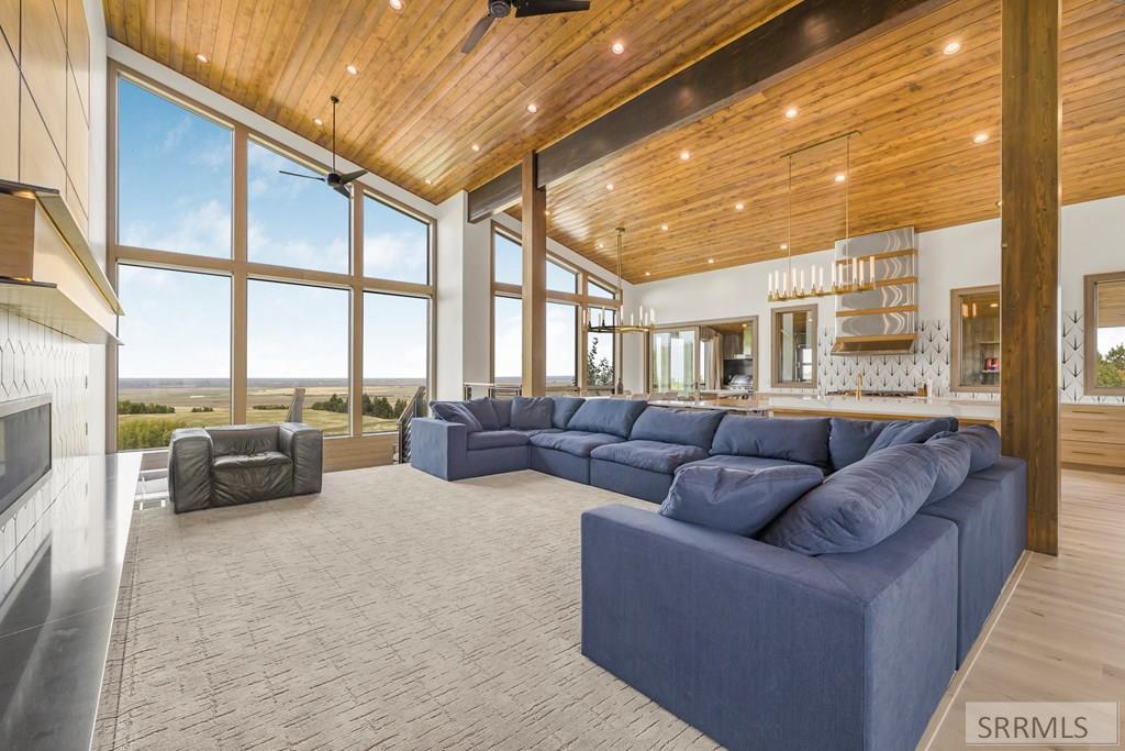 10465 Bluebird Road Property Photo 4