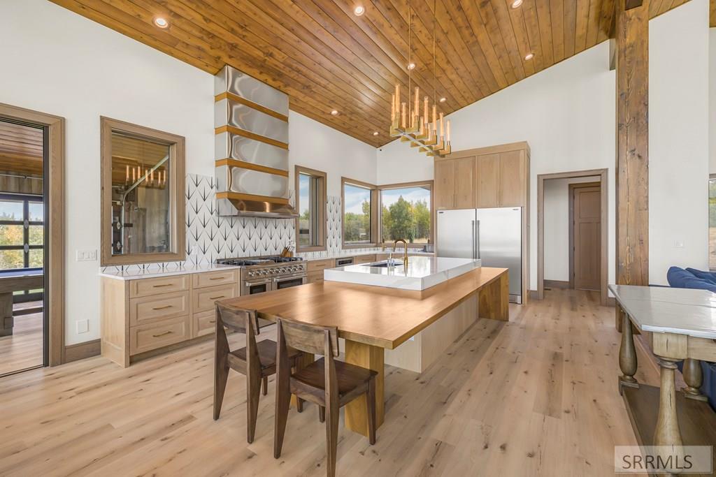 10465 Bluebird Road Property Photo 10