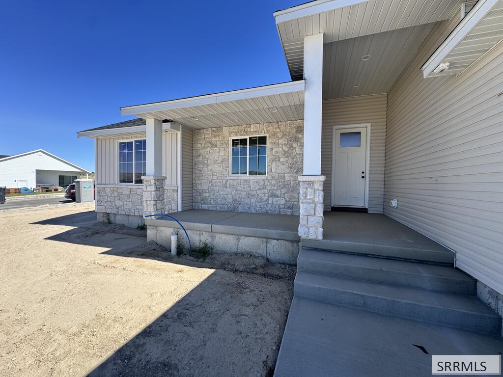 3032 Alexandre Drive Property Photo 2
