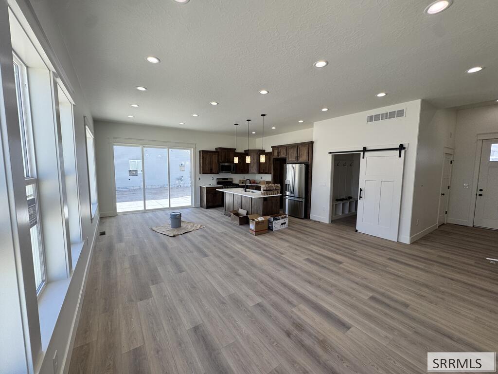 3032 Alexandre Drive Property Photo 6