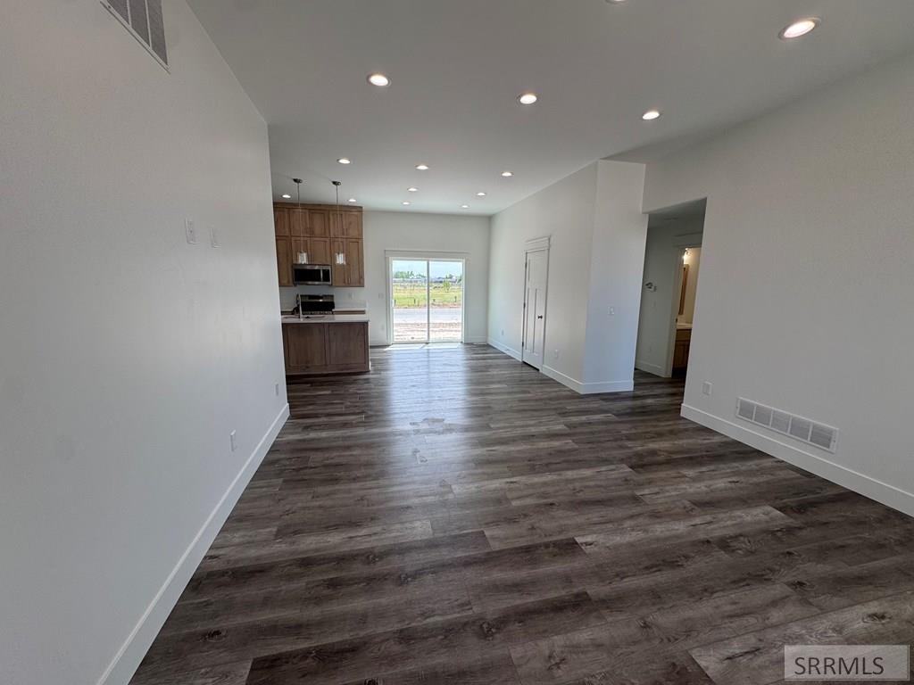 390 Wind River Circle Property Photo 4