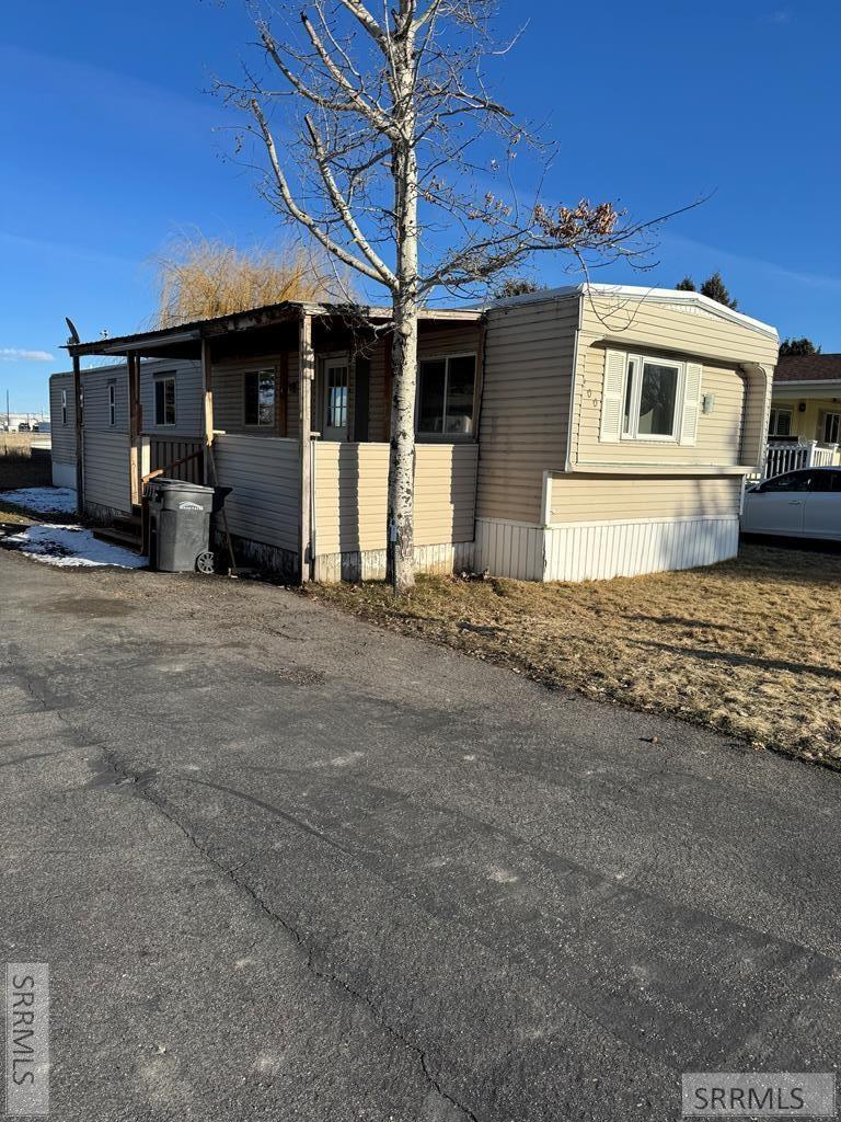 2185305 Property Photo 2