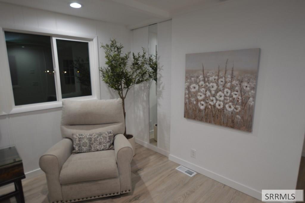 2185305 Property Photo 4