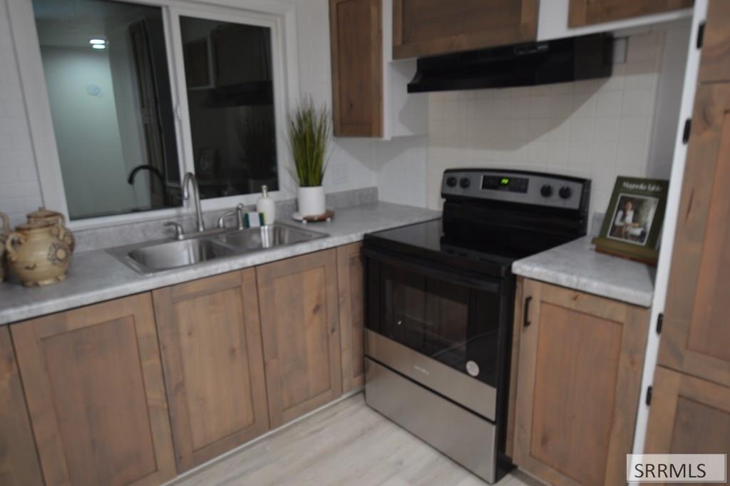 2185305 Property Photo 5