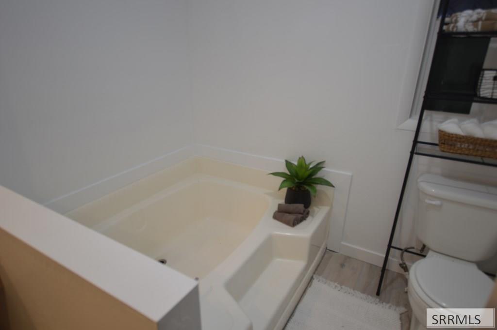 2185305 Property Photo 12
