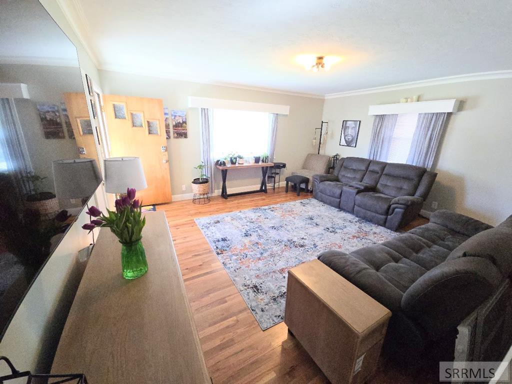 311 Gladstone Street Property Photo 5