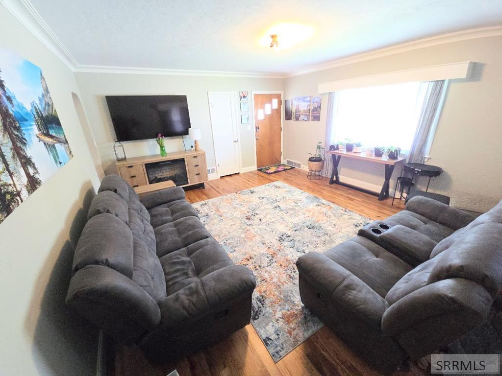 311 Gladstone Street Property Photo 6
