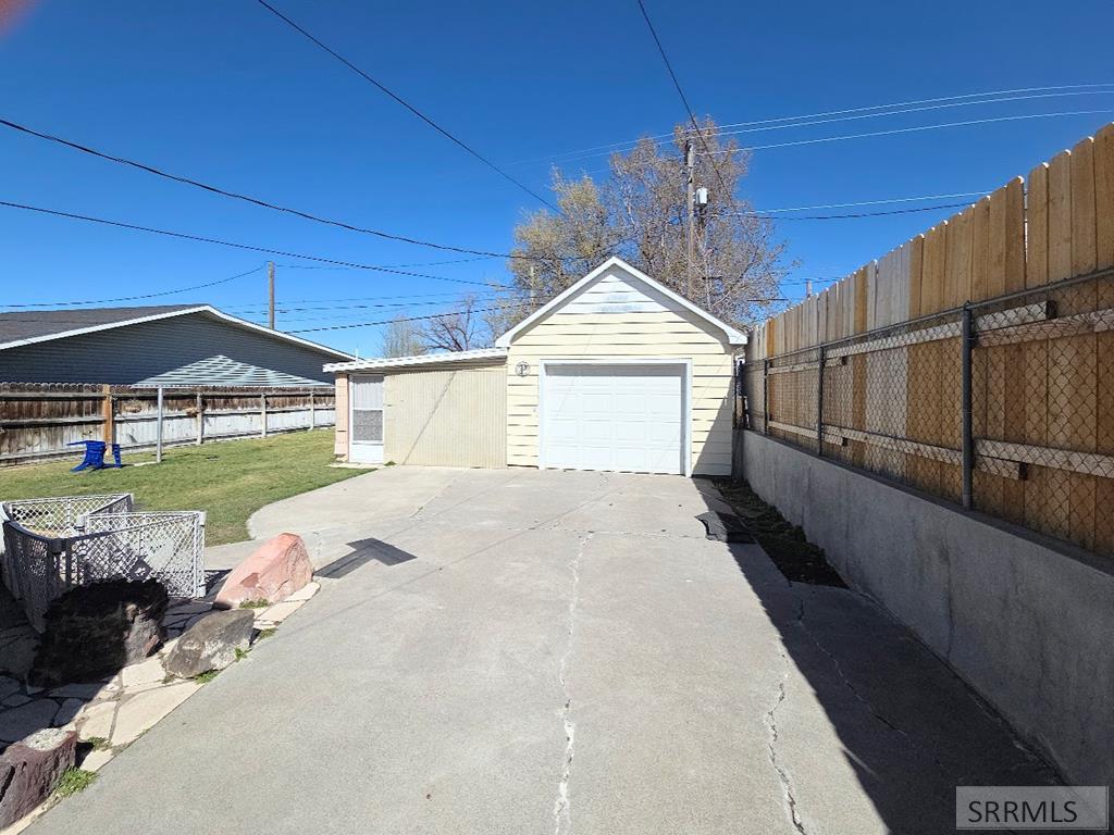311 Gladstone Street Property Photo 28