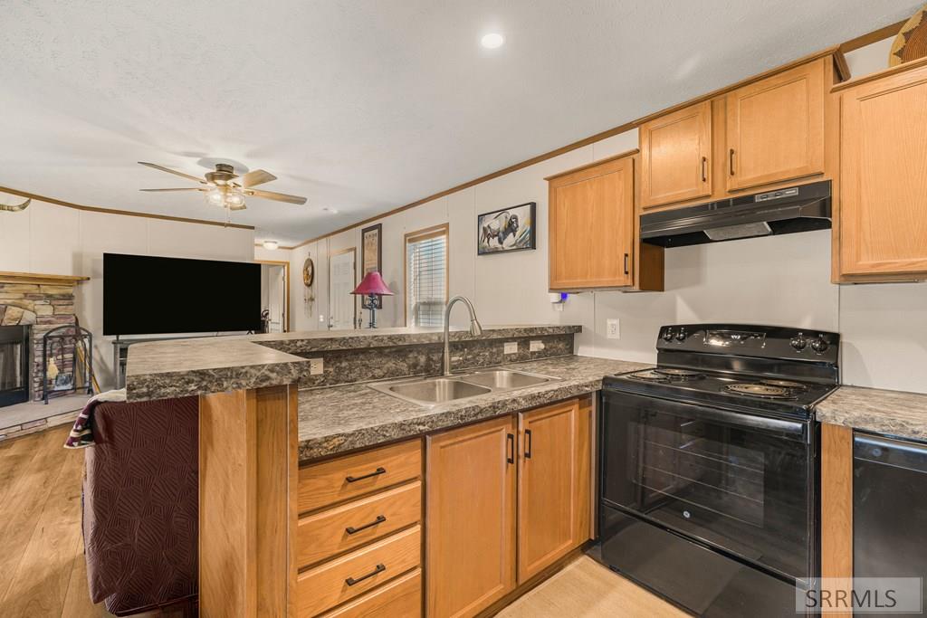 102 E Rich Lane Property Photo 17