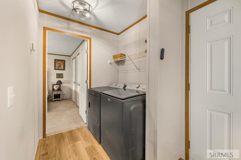 102 E Rich Lane Property Photo 28