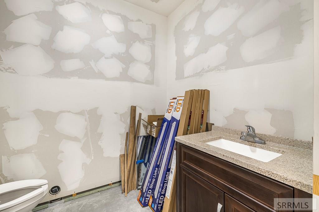 645 S 5500 W Property Photo 16