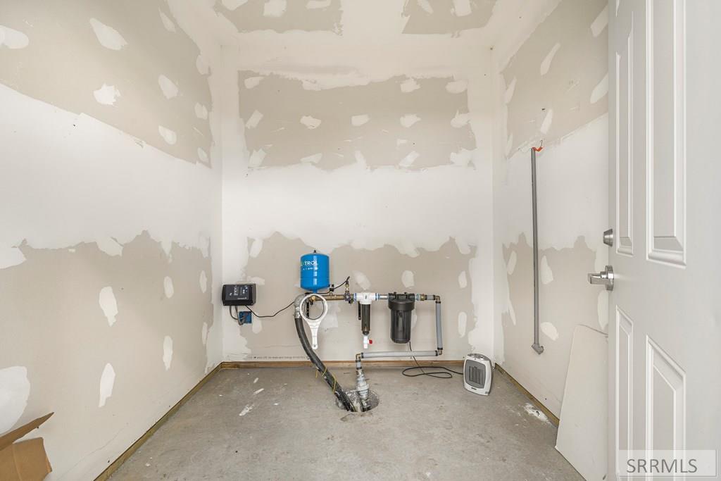 645 S 5500 W Property Photo 25