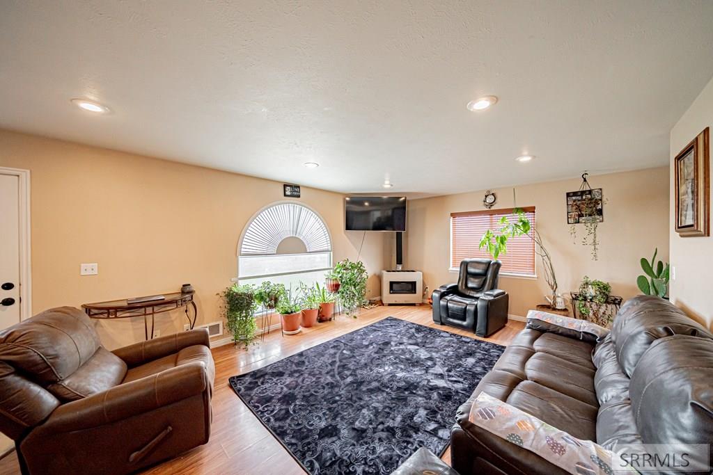 2492 E 2100 N Property Photo 9