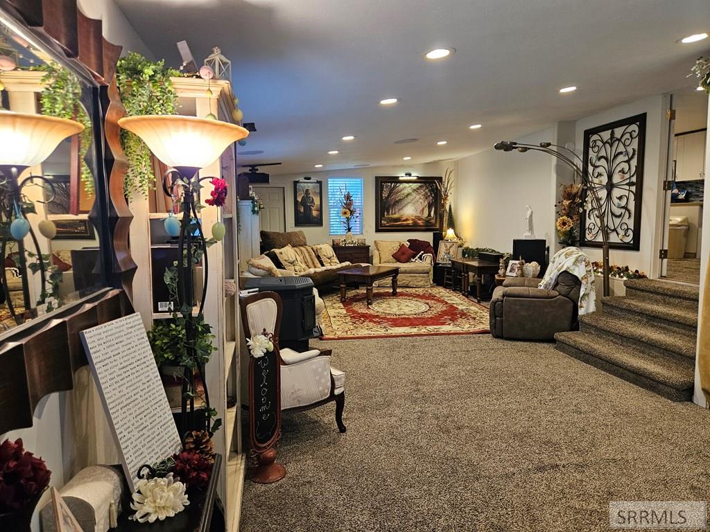 402 Violet Street Property Photo 2