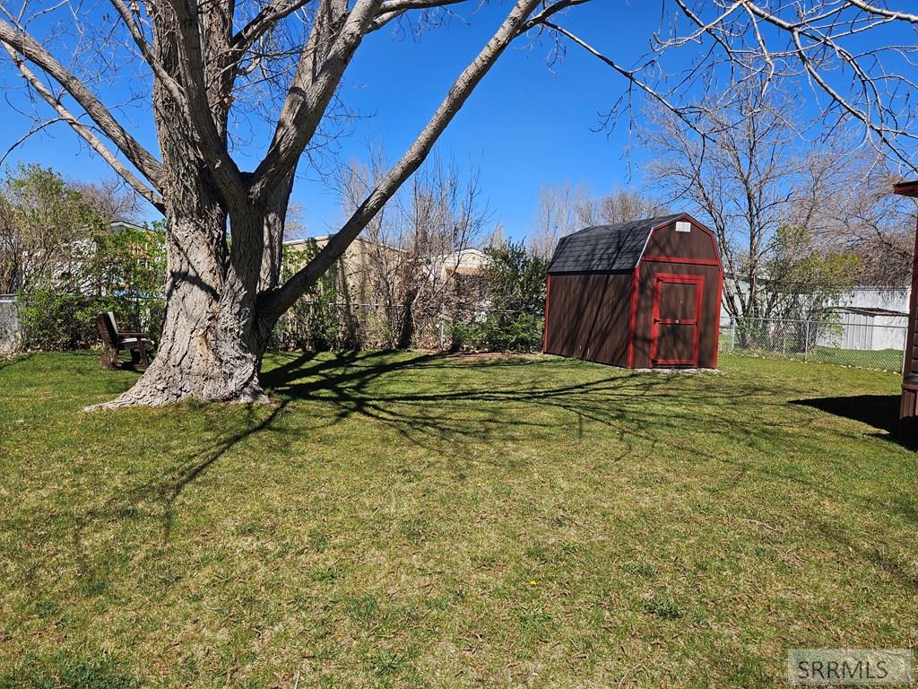 402 Violet Street Property Photo 8