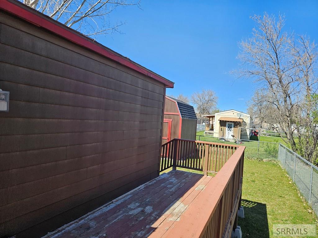 402 Violet Street Property Photo 9