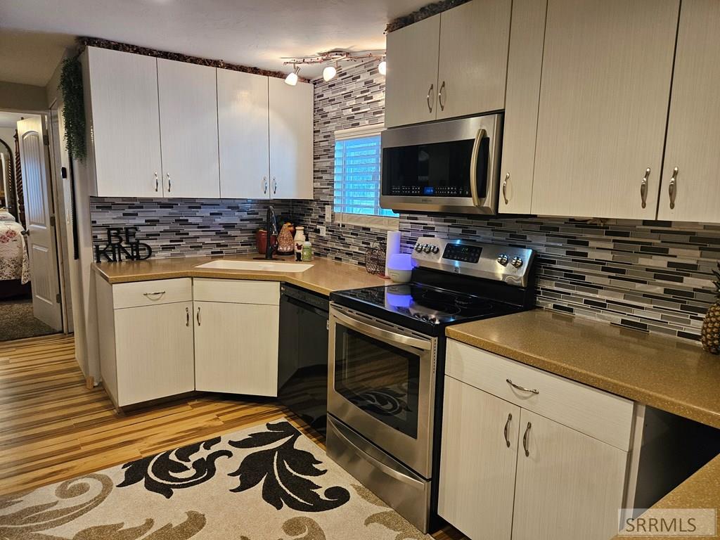 402 Violet Street Property Photo 17