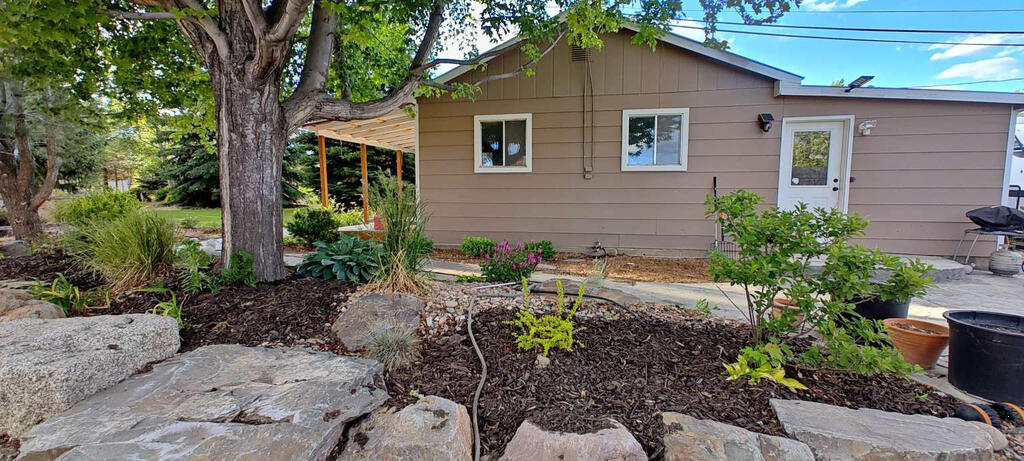 8 Goodman Lane Property Photo 3
