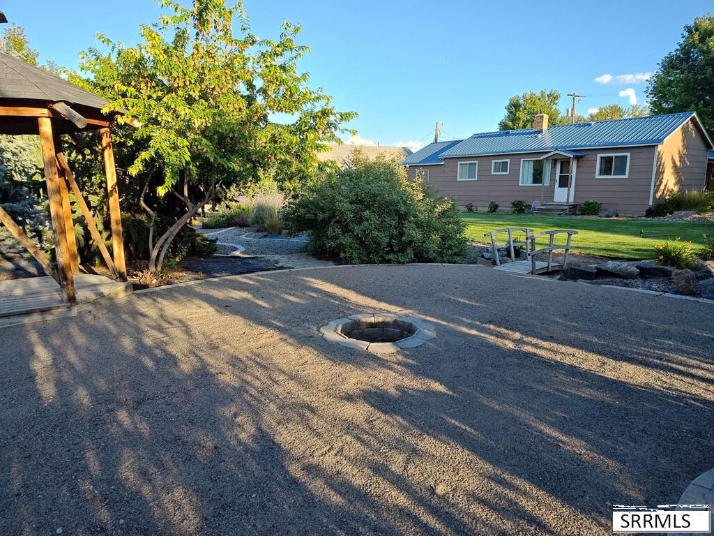 8 Goodman Lane Property Photo 6