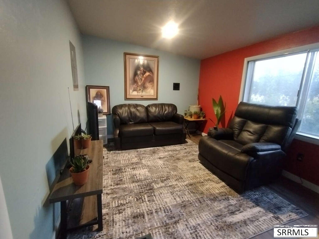 8 Goodman Lane Property Photo 10
