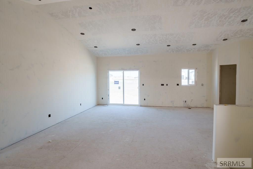 605 Badlands St Property Photo 5