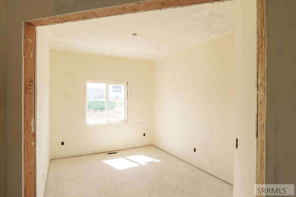 605 Badlands St Property Photo 6