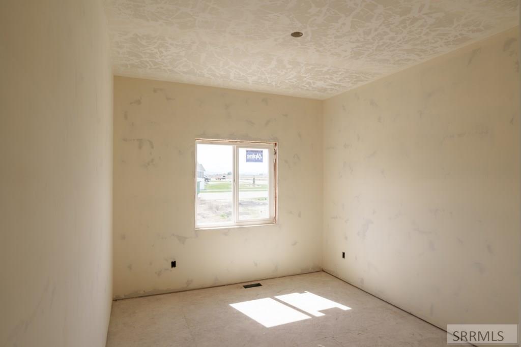 605 Badlands St Property Photo 7