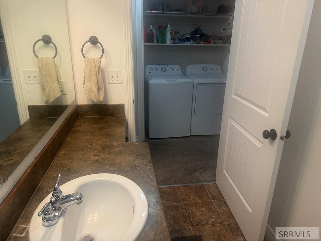 552 Stout Property Photo 13