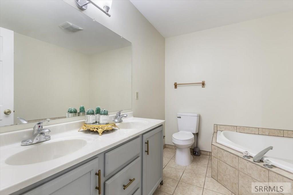 1987 47th Street Property Photo 16