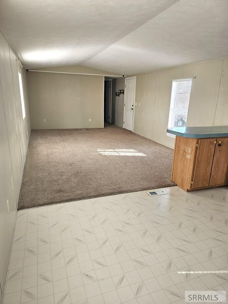 745 E 800 N Property Photo 5