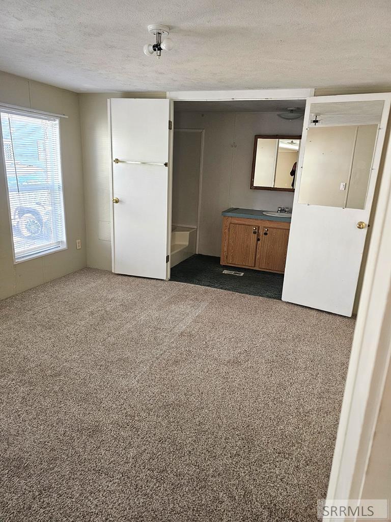 745 E 800 N Property Photo 6