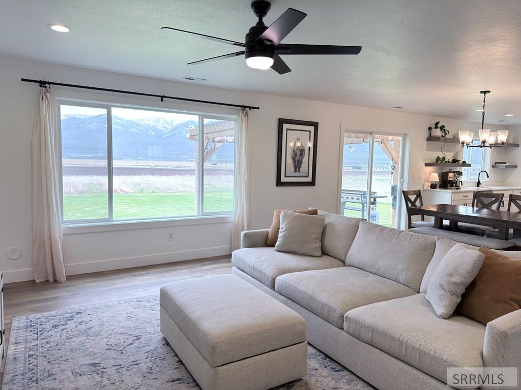 3607 S Parkinson Road Property Photo 8