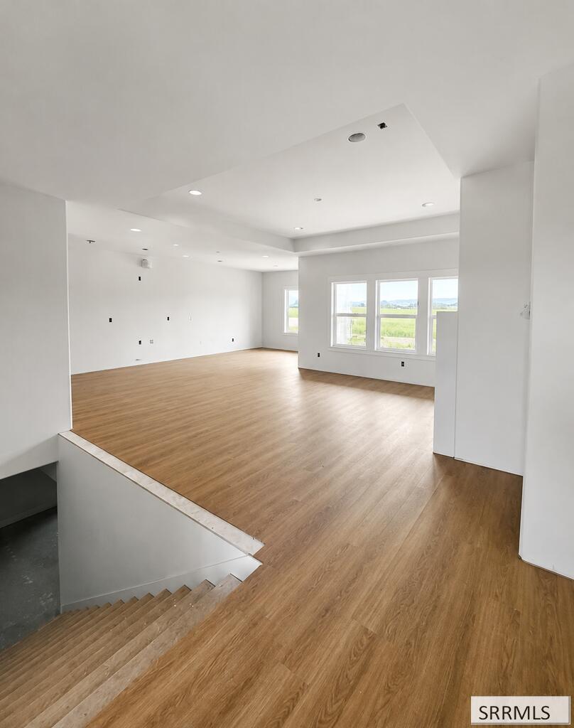 661 Glacier Ave Property Photo 2