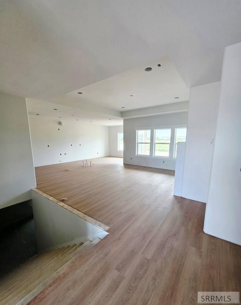661 Glacier Ave Property Photo 3