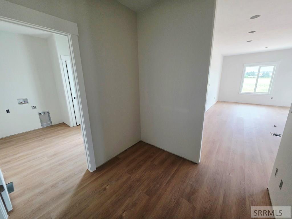 661 Glacier Ave Property Photo 7