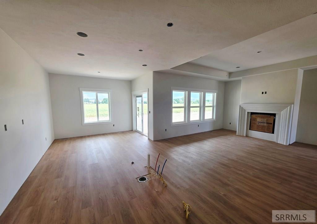 661 Glacier Ave Property Photo 8