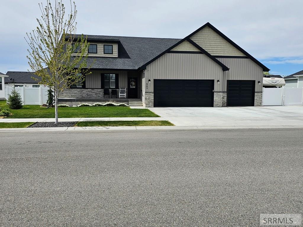665 Hollow Drive Property Photo 2