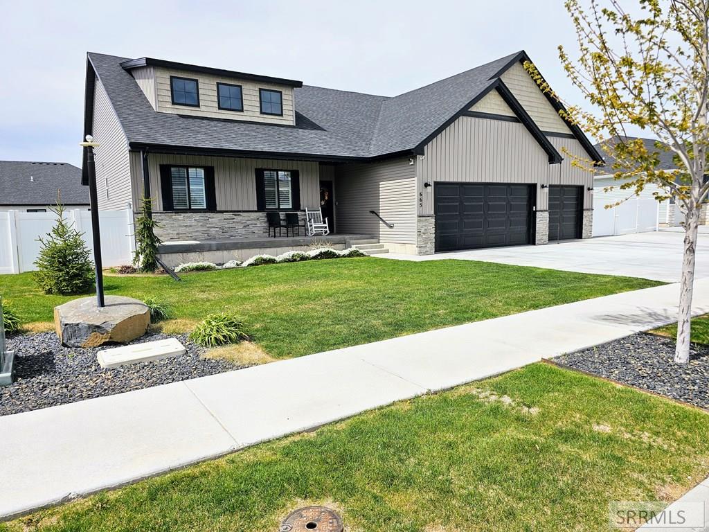 665 Hollow Drive Property Photo 3