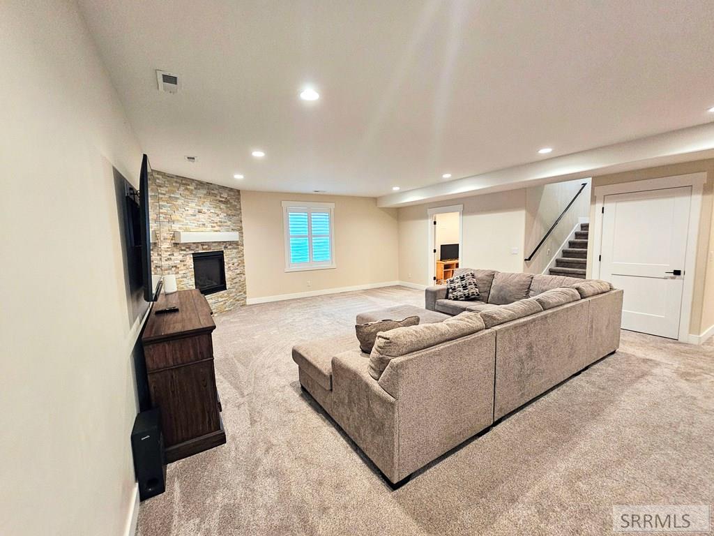 665 Hollow Drive Property Photo 22
