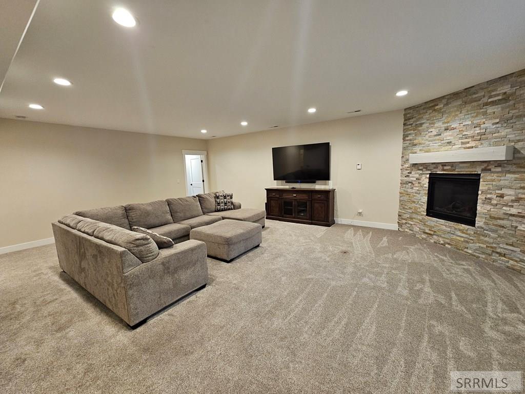 665 Hollow Drive Property Photo 23