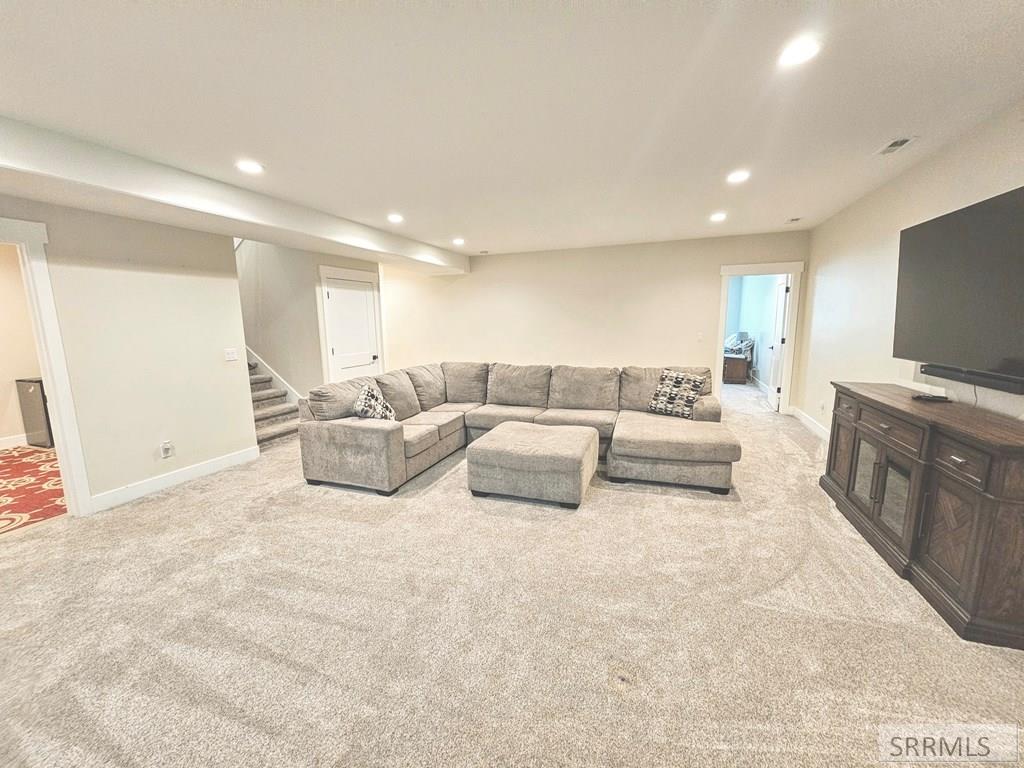 665 Hollow Drive Property Photo 24