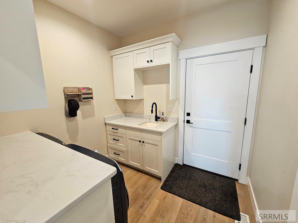 665 Hollow Drive Property Photo 31