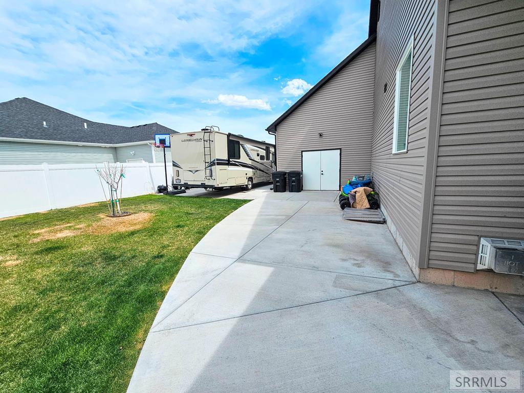 665 Hollow Drive Property Photo 43