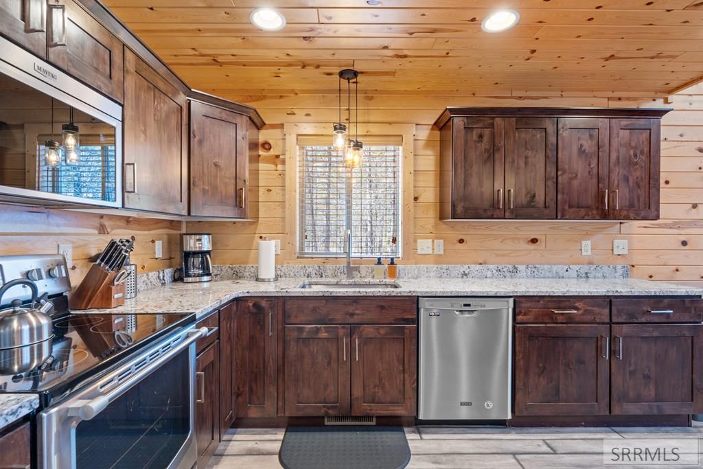 4060 Steelhead Drive Property Photo 13